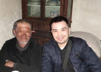 ӘКЕ МЕН БАЛА 30 ЖЫЛДАН КЕЙІН КЕЗДЕСТІ