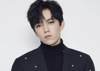 «Әйелімді көрсетпеймін»: Димаш Құдайберген көптің көкейінде жүрген сұраққа жауап берді