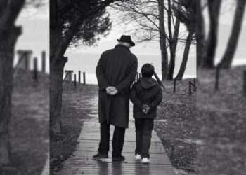 «Ұлым бар!» деп мақтансын: баласы әкесіне пышақ ала жүгірген