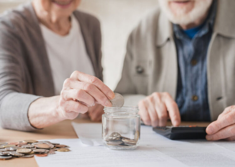 Үкімет көпбалалы әйелдердің зейнет жасын 53 жасқа дейін түсіру туралы ұсынысқа жауап берді