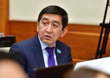 «Темекенің салығынан түскен ақшаға спорт кешенін салайық дегендеріңіз қызық екен»: Ринат Зайытов ашуға булықты