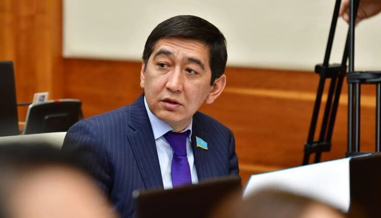 «Темекенің салығынан түскен ақшаға спорт кешенін салайық дегендеріңіз қызық екен»: Ринат Зайытов ашуға булықты