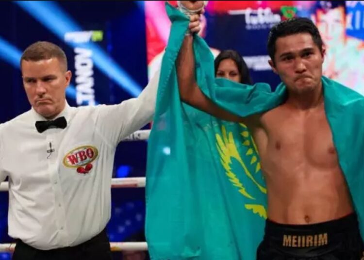 Жеңілмеген қазақ боксшы WBC рейтингінде бірінші тұрған Головкиннің өкшесін басты