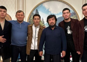 Бекболат Тілеухан Ташкентте атой салған боксшыларға шапан жапты