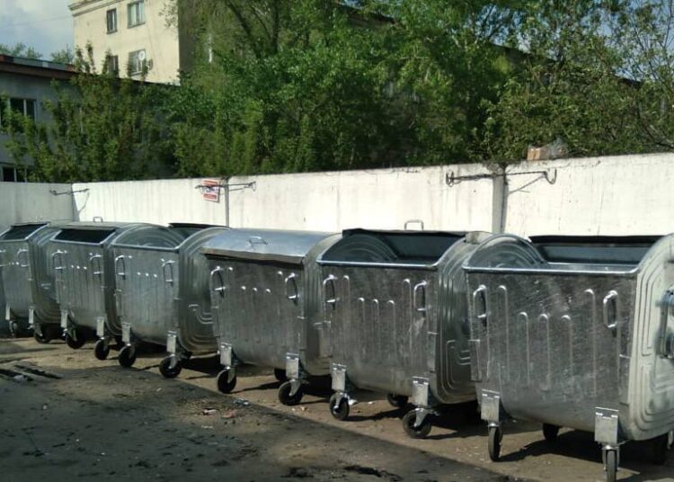 Жаңа қоқыс контейнерларын орнату жұмыстары жүргізілуде