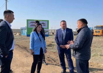 Қала әкімі Комсомол кентіндегі жеке тұрғын үйлердің құрылыс барасын тексерді