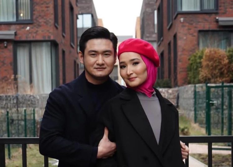 «Бүкіл әлем жарыма қарсы соғыс ашса, артында тұрып оғын алып беремін»: Төреғалидің әйелі даулы мәселеге пікір білдірді