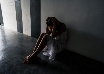 «Теріс жолға түскенімше, өлгенім артық»: соққыға жығылып, қорлық көрген қыздың бейнежазбасы тарады