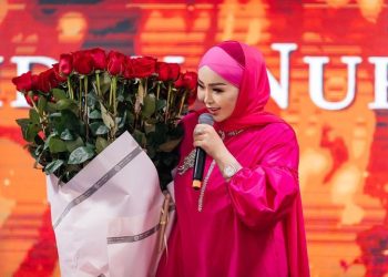 «Қазақтың атын әлемге танытсын дедік». Айнұр Тұрсынбаева немерелі болды