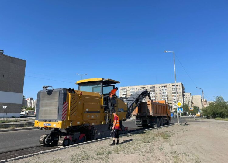 Семей қаласында жолдарға орташа жөндеу жұмыстары жүргізілуде