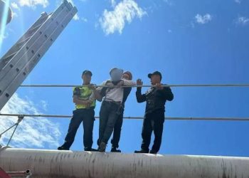 Семейде көпірден Ертіс өзеніне секірмек болған ер адам құтқарылды