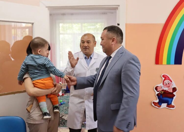 Семей қаласының әкімі Нұрбол Нұрсағатов балалар үйіне барды