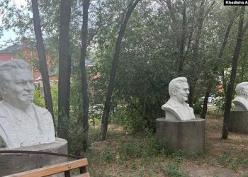 Семей әкімдігі «пролетариат көсемі» мен совет қайраткерлерінің мүсіндерін бұзды