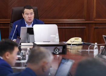 Әлихан СМАЙЫЛОВ: ТАРИФ МӘСЕЛЕСІНДЕ БАРЛЫҒЫНЫҢ МҮДДЕЛЕРІ ЕСКЕРІЛУІ КЕРЕК