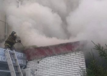 Өскеменде кафеде өрт болды: 50-ге жуық адам эвакуациаланды