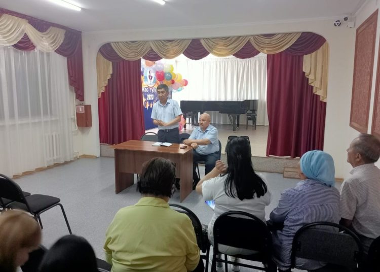 МӘЖІЛІС ДЕПУТАТЫ ЕҢБЕК АРДАГЕРЛЕРІМЕН КЕЗДЕСТІ