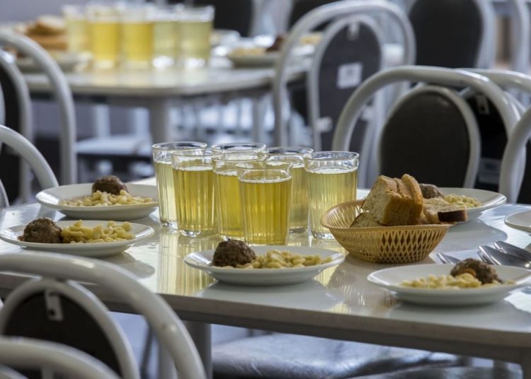 Абай облысында 40 мыңға жуық оқушы тегін тамақпен қамтылады