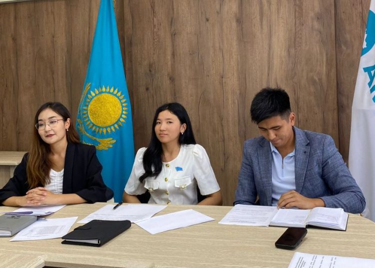 АБАЙ ОБЛЫСТЫҚ ЖАСТАР МӘСЛИХАТЫ: «AMANAT» ПАРТИЯСЫНЫҢ ФРАКЦИЯ ОТЫРЫСЫ ӨТТІ