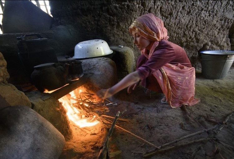 Мен тамсанып жүрген келін күйеуін жуынды ішетін бұралқы итке айналдырып жіберген