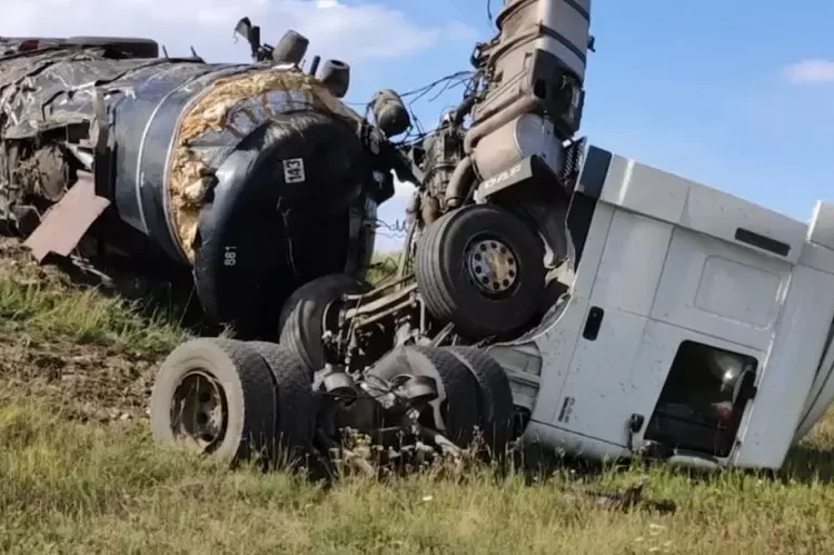 Ақмола облысында жантүршігерлік жол апатынан бір отбасы қаза тапты