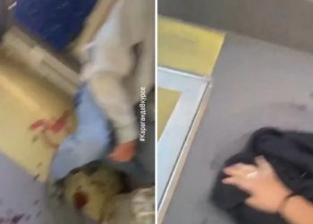 Автобустың ішін былғап қойған қарияны қорғау үшін жас қыз жейдесімен еден сүртті