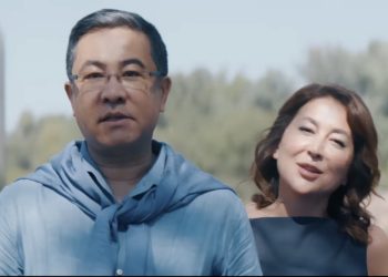 Абай облысының әкімі әйелімен бірге бейнебаянға түсті (ВИДЕО)