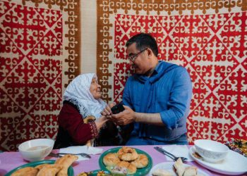 Абай облысының әкімі тұрғындарды отбасы мерекесімен құттықтады