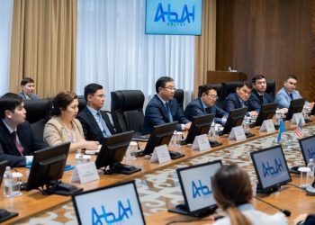 АМЕРИКАЛЫҚ ҚОР ӨКІЛДЕРІ СЕМЕЙДЕ