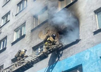 Өскеменде көпқабатты үйге қасақана өрт қойылған