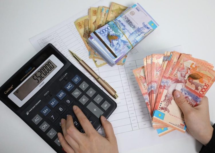 Қазақстанда ең төменгі жалақы мөлшері 85 мың теңгеге өседі