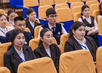 Семейде студенттер арасында «Ұшқын» әдебиетшілер байқауы өтті