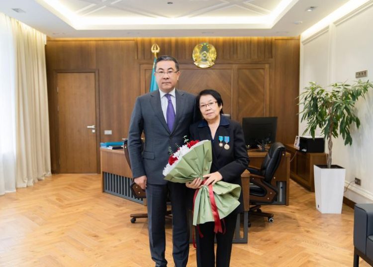 Облыс әкімі Қазақстанның Еңбек ерін құттықтады