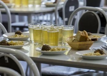 Оқушыларды мектеп асханаларында қалай алдайтыны әшкереленді