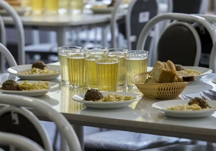 Оқушыларды мектеп асханаларында қалай алдайтыны әшкереленді