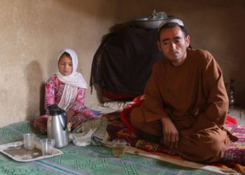 «Әкем мені шалға сатты». 9 жасында «қалыңдық» атанған қыз өз қиындығын айтты