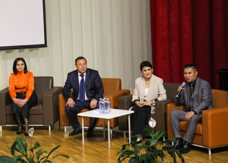 Театр саңлақтарымен кездесті