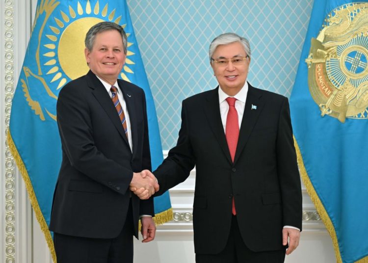 Мемлекет басшысы АҚШ сенаторы Стив Дэйнсті қабылдады