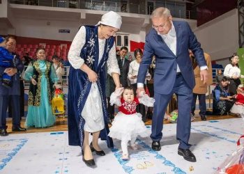 Бір мезетте 50 сәбидің тұсауы кесілді