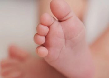 Туғанына 3 апта болған сәби көп қабатты үйдің ауласынан табылды