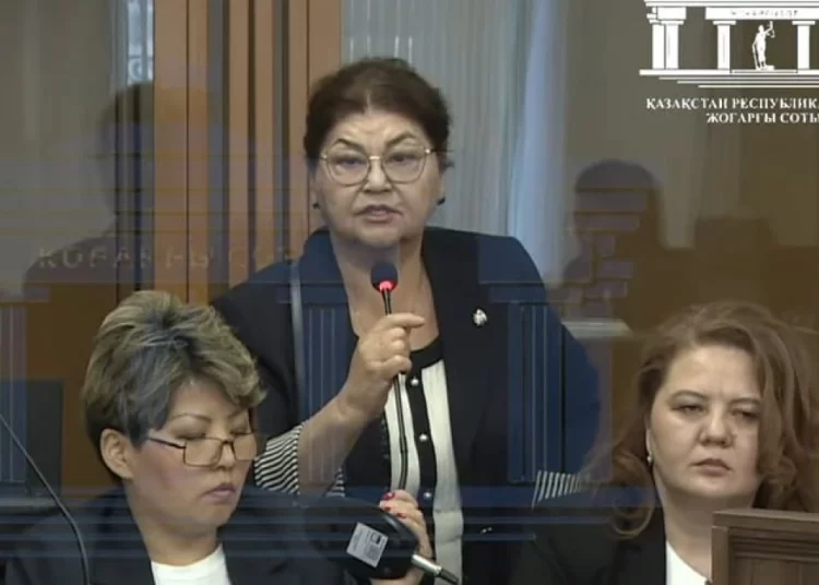 «Баламның құқығы бұзылады». Қуандық Бишімбаевтың анасы сотта сөз сөйледі