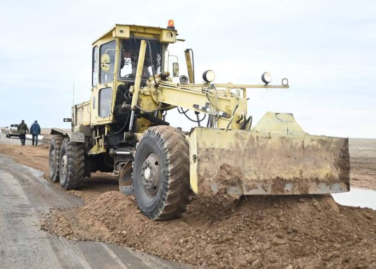 Абай облысында қарғын су шайған жолдар қайта қалпына келтіріліп жатыр