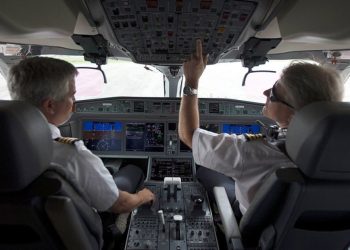 «Ұшар алдында есірткі қолданған»: Алматыда AirAstana ұшқышы ұсталды