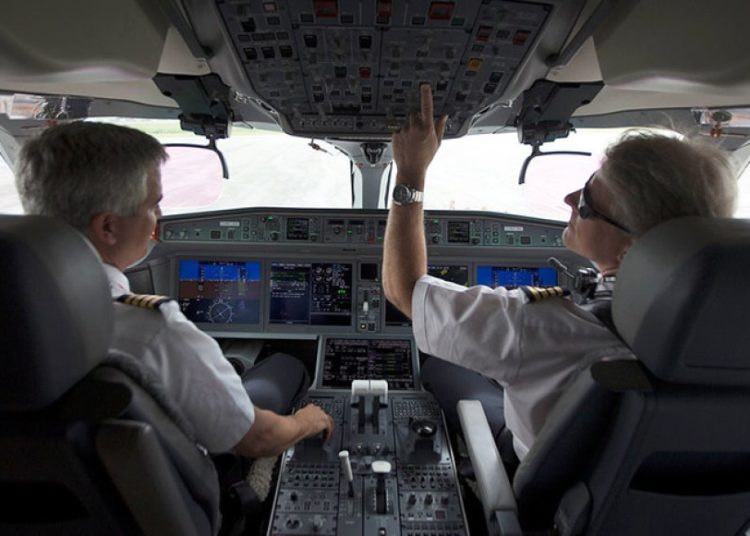 «Ұшар алдында есірткі қолданған»: Алматыда AirAstana ұшқышы ұсталды