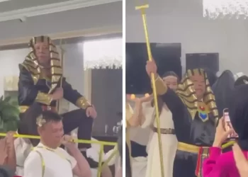 Туған күнін перғауын кейпінде тойлаған ер адам қызу талқыға түсті