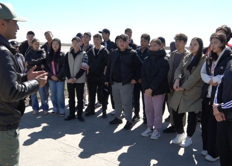 Әскери қызметшілердің балалары Қонаев қаласындағы «Балдәурен» орталығына барды