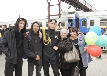 СЕМЕЙЛІКТЕР САРБАЗДАРДЫ САЛТАНАТТЫ ТҮРДЕ ҚАРСЫ АЛДЫ