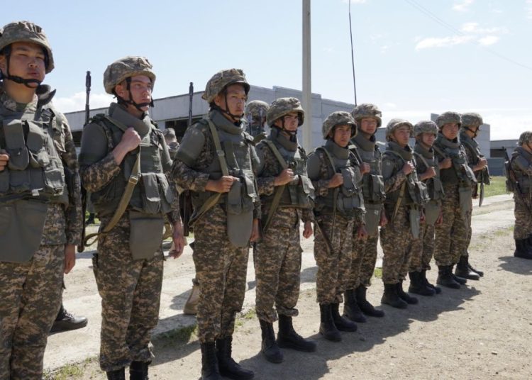 ЖАС САРБАЗДАР АЛҒАШҚЫ АТЫС ЖАТТЫҒУЫНА ҚАТЫСТЫ