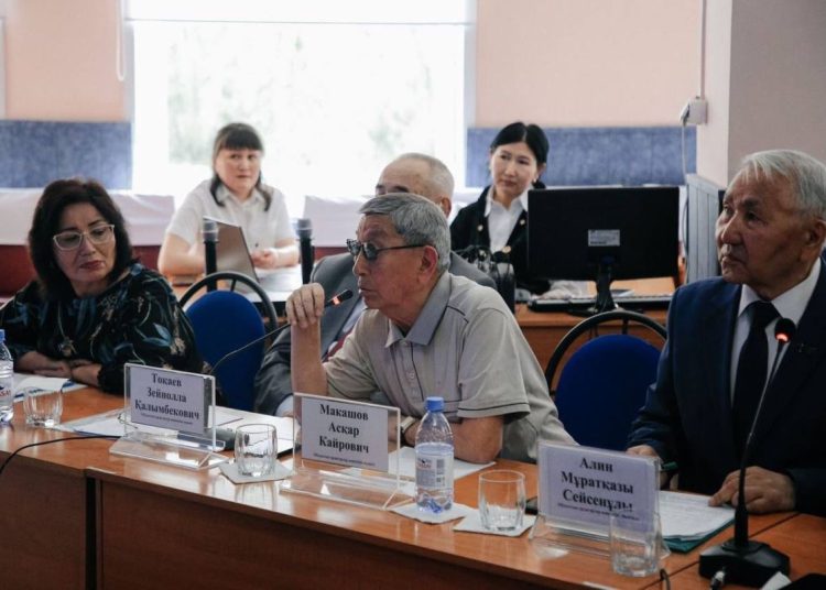 Абай облысының ардагерлер кеңесінің көшпелі төралқа мәжілісі өтті