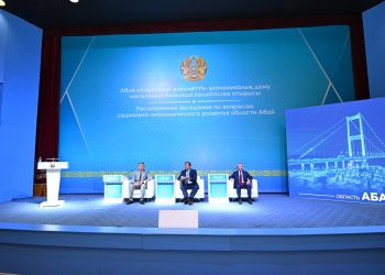 Абай облысында өңірдің әлеуметтік-экономикалық дамуы мәселелері жөнінде кеңейтілген кеңес өтуде