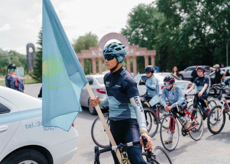 Семейде Мемлекеттік рәміздер күніне орай балалар арасында веложарыс өтті